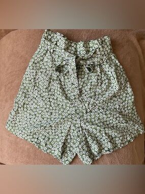 H&M Green Floral Paperbag Waist Shorts Sz.4